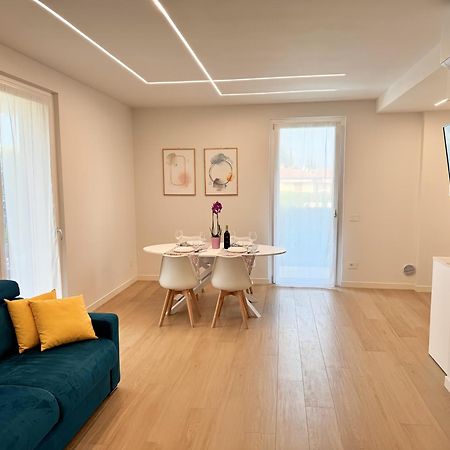 Incanto Apartment Lazise - Pools E Garden المظهر الخارجي الصورة